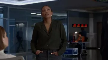 Camisa Rails Rebel usada por Danny James (Jaime Lee Kirchner) vista en Bull (S06E09)