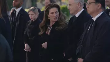 Burberry Sandridge Check Panel Gabardine Gabardine Trench Coat usado por Katherine Hastings (Ana Gasteyer) como se ve en American Auto (S02E11)