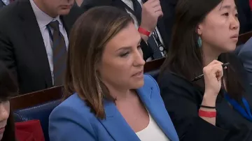 Veronica Beard Miller Dickey Jacket In Bluebell worn by Mary Bruce as seen in Good Morning America on  April 7, 2023