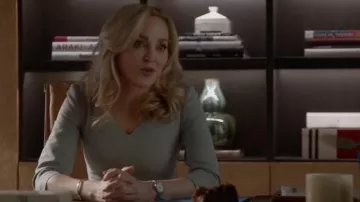 Karen Millen Vestido lápiz doblado usado por Marissa Morgan (Geneva Carr) como se ve en Bull (S06E17)