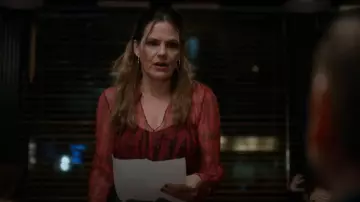 Free People Rebel Rose Longsleeve porté par Gracie DuBois (Suzanne Cryer) vu dans Lucky Hank (S01E04)