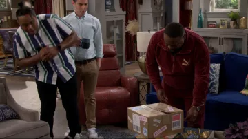 New Balance 237 Zapatillas usadas por Dave Johnson (Max Greenfield) como se ve en The Neighborhood (S05E17)