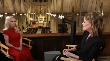 Veronica Beard Zeila Tie Waist Long Sleeve Shirtdress usado por Savannah Guthrie como se ve en Today el 6 de abril de 2023