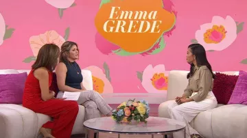 Celine Reporter Boyfriend Camisa usada por Emma Grede como se ve en Today with Hoda & Jenna el 11 de abril de 2023