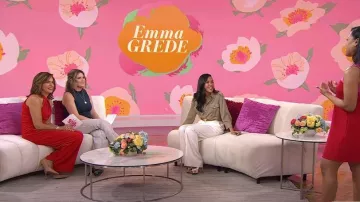 Celine Triomphe Belt en piel de becerro natural usada por Emma Grede como se ve en Today with Hoda & Jenna el 11 de abril de 2023