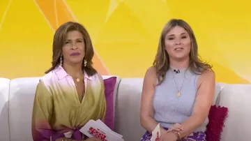 Zara Faux Fur Top porté par Jenna Bush Hager comme vu dans Aujourd’hui avec Hoda & Jenna le 12 avril 2023