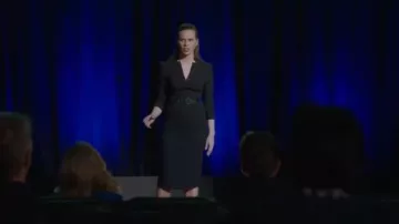 Karen Millen Forever Vestido de lápiz Midi con cinturón usado por Kayla como se ve en Bull (S06E19)