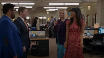 Robe Reiss Livia portée par Sam (Hannah Simone) vue dans Not Dead Yet (S01E09)