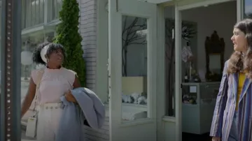 Bar III Pantalones de lino delanteros con botones de cintura alta usados por Brit Monclair (Sasha Compère) como se ve en Single Drunk Female (S01E04)