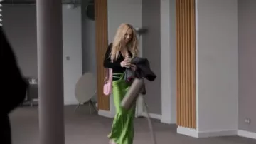 Versace La Medusa Chain Shoul­der Bag worn by Keeley Jones (Juno Temple) as seen in Ted Lasso (S03E05)