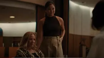 3.1 phillip Lim Ta­pered Car­go Pants worn by Naomi (Ashley Park) as seen in BEEF (S01E09)
