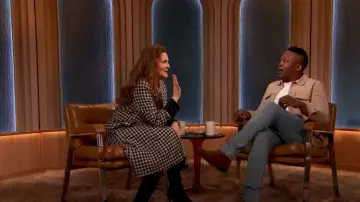 Banana Republic Bea Plaid Utility Falda usada por Drew Barrymore como se ve en The Drew Barrymore Show el 10 de abril de 2023