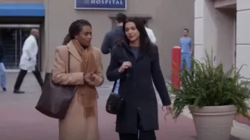 3.1 Sac de selle en cuir Phillip Lim Pashli porté par le Dr Amelia Shepherd (Caterina Scorsone) vu dans Grey’s Anatomy (S19E14)