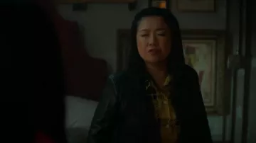 Uniqlo Over­sized Short Sleeve Shirt worn by Alice Kwan (Sherry Cola) as seen in Good Trouble (S05E05)