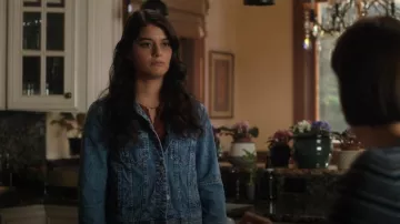 Free People Rumors Veste portée par Samantha Fink (Sofia Black-D’Elia) comme on le voit dans Single Drunk Female (S02E02)