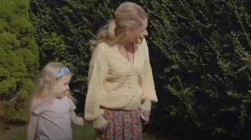 Rant And Rave May Skirt Cobalt Blue usado por Lucy (Lucy Beaumont) como se ve en Meet the Richardsons (S04E01)