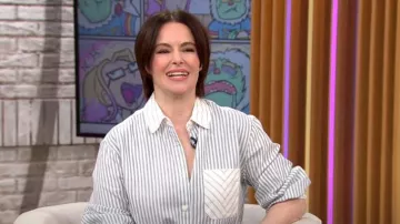 Chemise Rag and Bone Maxine portée par Emily Hampshire comme vu dans CBS Mornings le 14 avril 2023