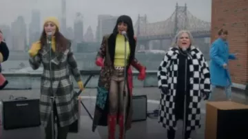 Azalea Wang Tout sur les détails Bottes épaisses perlées à la main portées par Wickie Roy (Renée Elise Goldsberry) comme on le voit dans Girls5eva (S02E07)