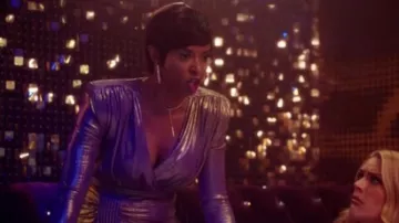 Zhivago Ziggy Robe en étoile portée par Wickie Roy (Renée Elise Goldsberry) comme on le voit dans Girls5eva (S02E03)