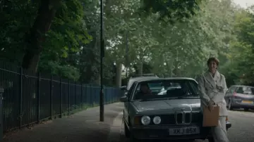 Joseph Chasy Belted Wool Twill Jacket usada por Carolyn Martens (Fiona Shaw) como se ve en Killing Eve (S04E01)