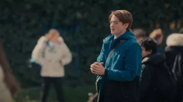 Vans Daleside Colorblock Coupe-vent à capuchon porté par Nick Nelson (Kit Connor) comme vu dans Heartstopper (S01E01)