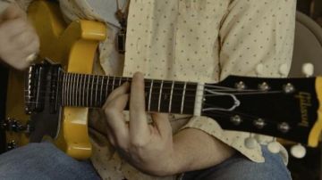 La guitare Gibson 1961 Les Paul Special DC - TV Yellow de Elliot dans A case of you