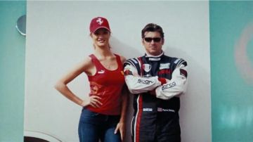 Carly Spencer (Rosie Huntington-Whiteley) Red Puma x Ferrari Tank top en Transformers 3: The Far Side of the Moon