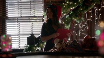 La robe Silence + Noise de Nora HIildegard dans The Vampire Diaries