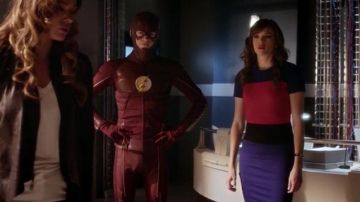 La robe French Connection portée par Caitlin Snow (Danielle Panabaker) dans The Flash S02E03