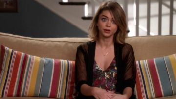 La parte superior de satén Alice + Olivia de Haley Dunphy en Modern Family