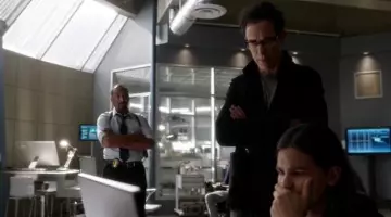 The black jacket G-Star from Dr. Harry Wells (Tom Cavanagh) in The Flash S02E07