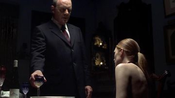 Botella de Riesling Clos Sainte Hune de Hannibal Lecter en Hannibal