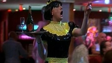 The bottle of champagne Tsarina of Gad Elmaleh in Darling