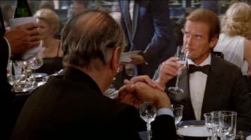 Roger Moore's 1975 Bollinger Champagne en Dangerously Yours
