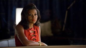 El brazalete Eddie Borgo Pyramids usado por Cookie Lyon (Taraji P. Henson) en Empire (Temporada 2 Episodio 3)