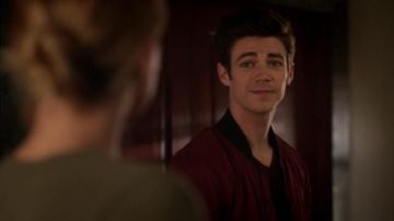 Le bomber rouge G-Star de Barry Allen (Grant Gustin) dans The Flash S02E06