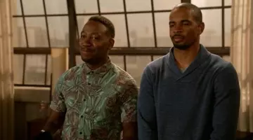 Le pull bleu de Coach (Damon Wayans) dans New Girl (S04E22)