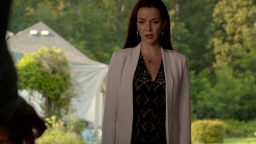 Le top BCBG Max Azria de Lily Salvatore dans The Vampire Diaries