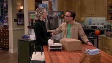 Hand bag white Penny in Big Bang Theory