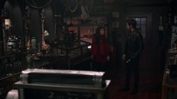 Le blazer Zara rouge de Émilie de Ravin dans Once Upon A Time