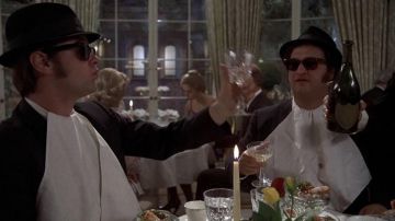 La bouteille de champagne Dom Perignon de Dan Aykroyd et de John Belushi dans The Blues Brothers