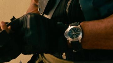 The watch Panerai Luminor Chrono Daylight of Dwayne Johnson in G. I. Joe : Conspiration