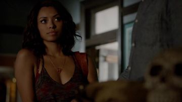 Le débardeur Silence + Noise de Bonnie Bennett dans The Vampire Diaries