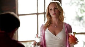 Le collier Peggy Li de Caroline Forbes dans The Vampire Diaries