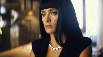 The necklace Bottega Veneta Salma Hayek in Savages