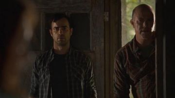 Chemise à carreaux bleue de Kevin Grey dans Leftovers