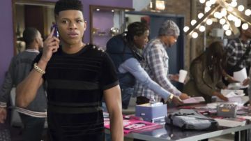 La camiseta Balmain a rayas negras de Hakeem Lyon (Bryshere Y. Gray) en Empire (S02E09)