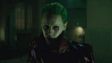 Le blouson bordeaux du Joker (Jared Leto) dans Suicide Squad