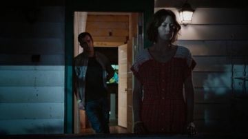 Robe rouge et blanche de Nora dans The Leftovers