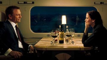 The bottle of Château Angélus, Saint-Émilion 82 James Bond and Vesper Lynd in Casino Royale